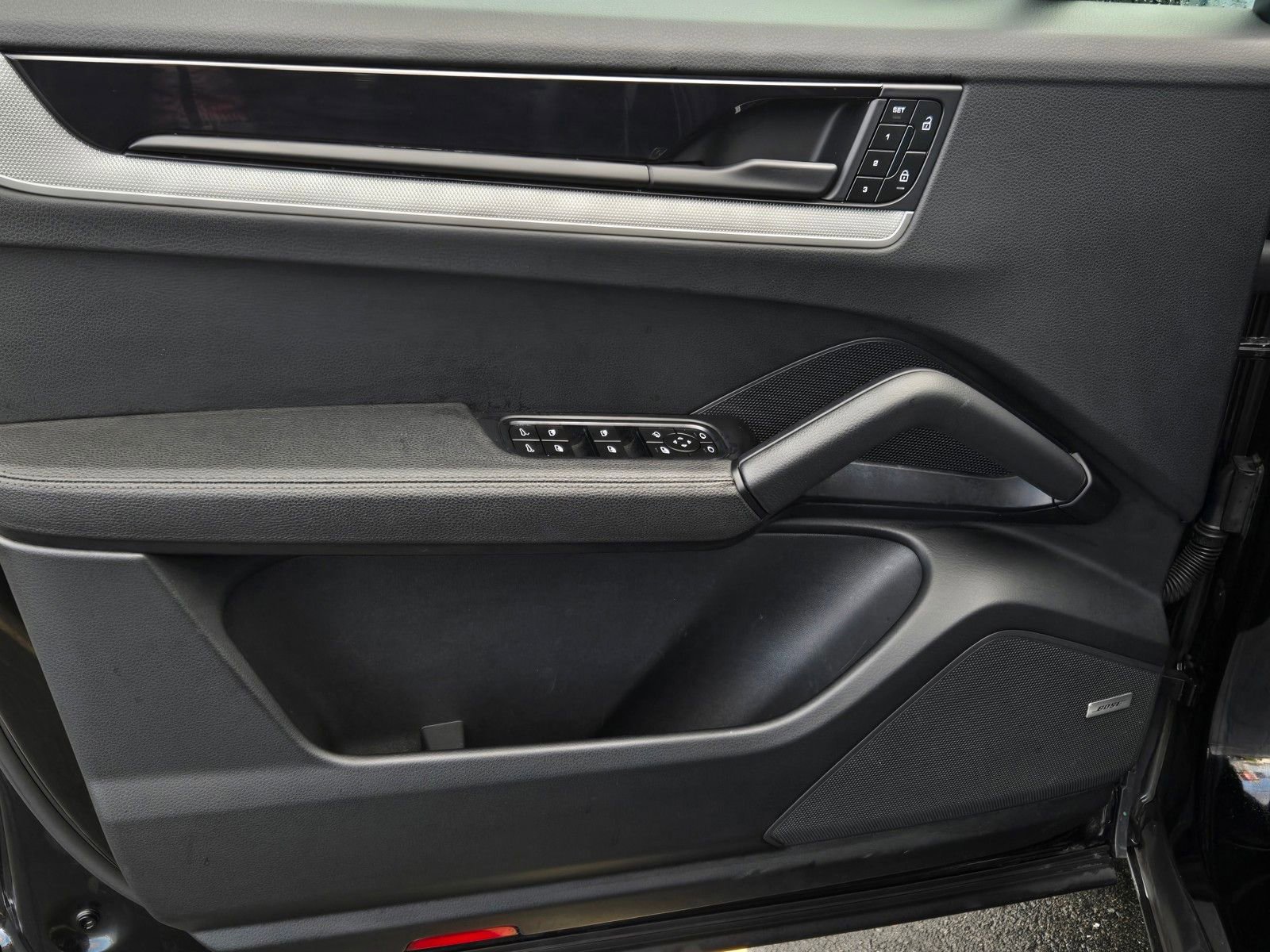 Used 2024 Porsche Cayenne image 9