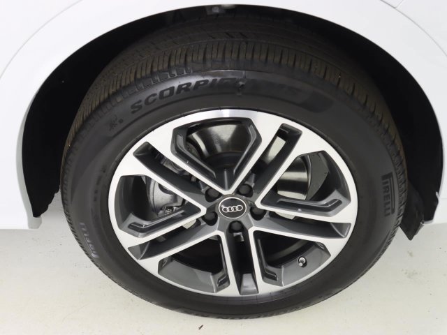 Certified 2025 Audi Q5 Premium Plus w/ Premium Plus AWD/4WD image 9