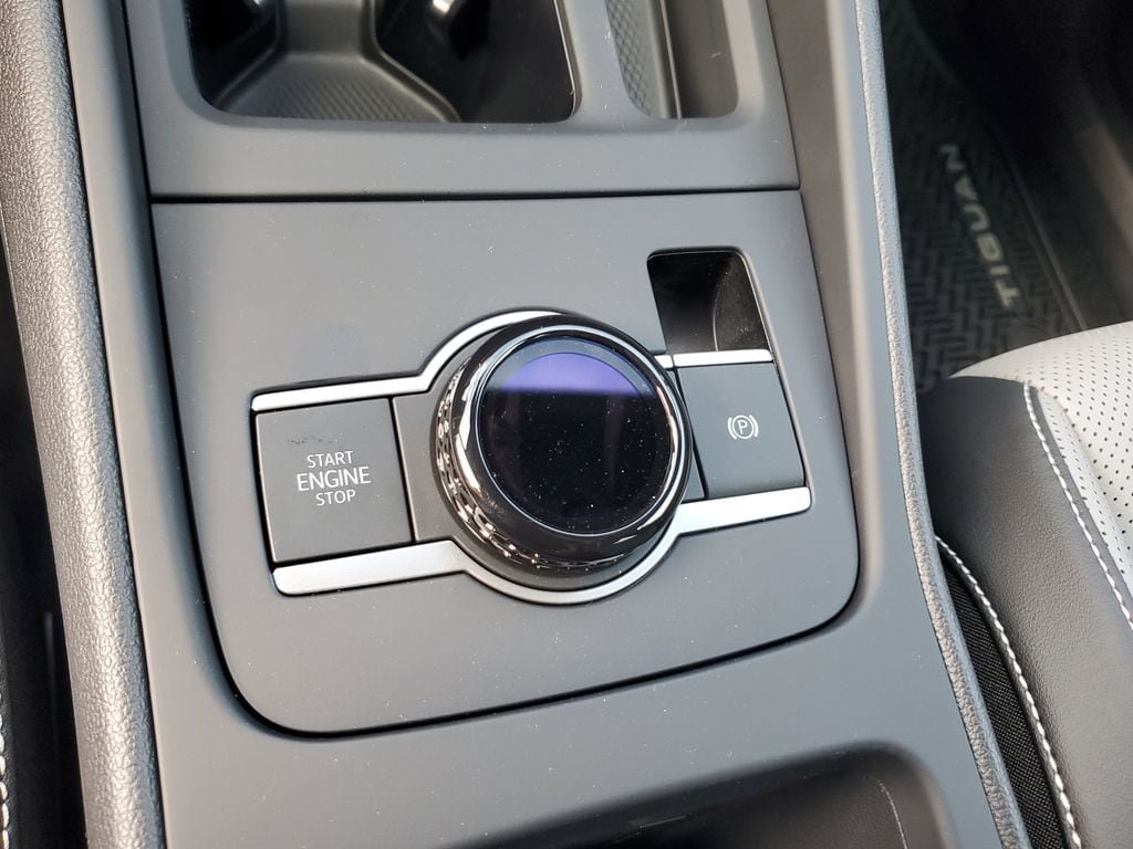 New 2026 Volkswagen Tiguan SE R-Line FWD image 30