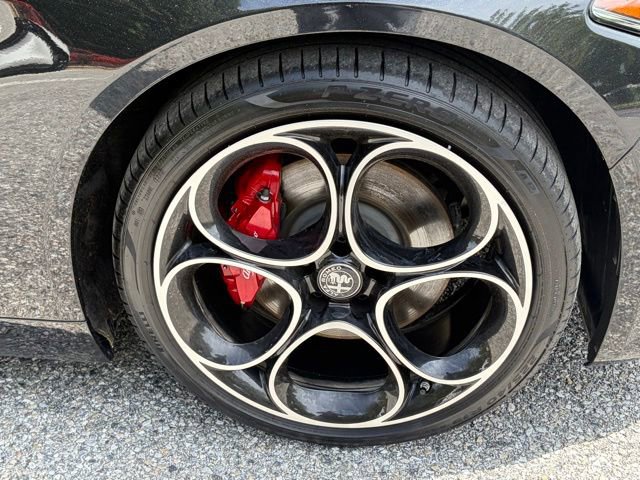 Used 2023 Alfa Romeo Giulia Veloce AWD/4WD image 12