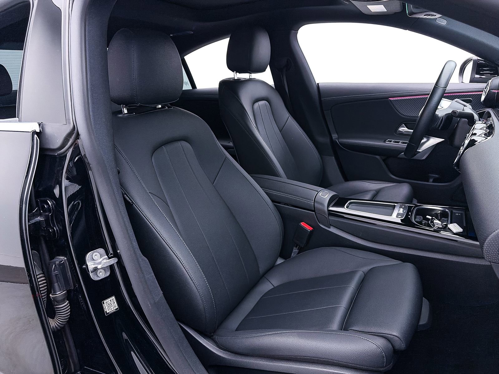 Used 2024 Mercedes-Benz CLA 250 4MATIC image 35