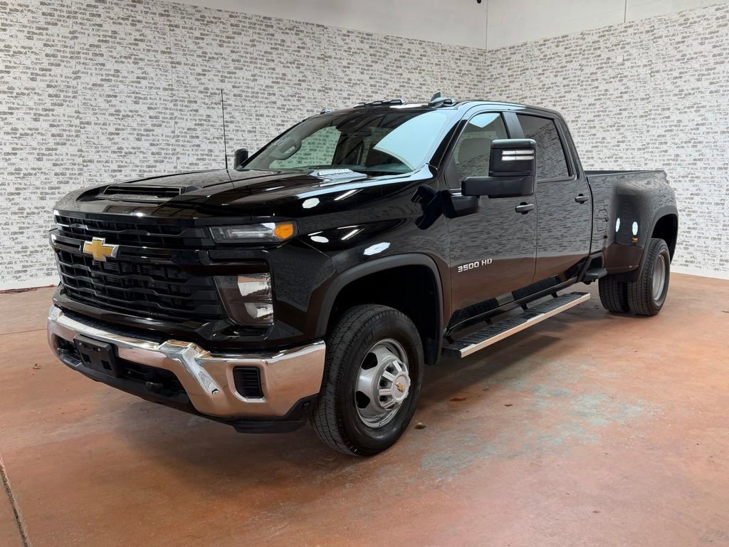 Used 2024 Chevrolet Silverado 3500 W/T image 3