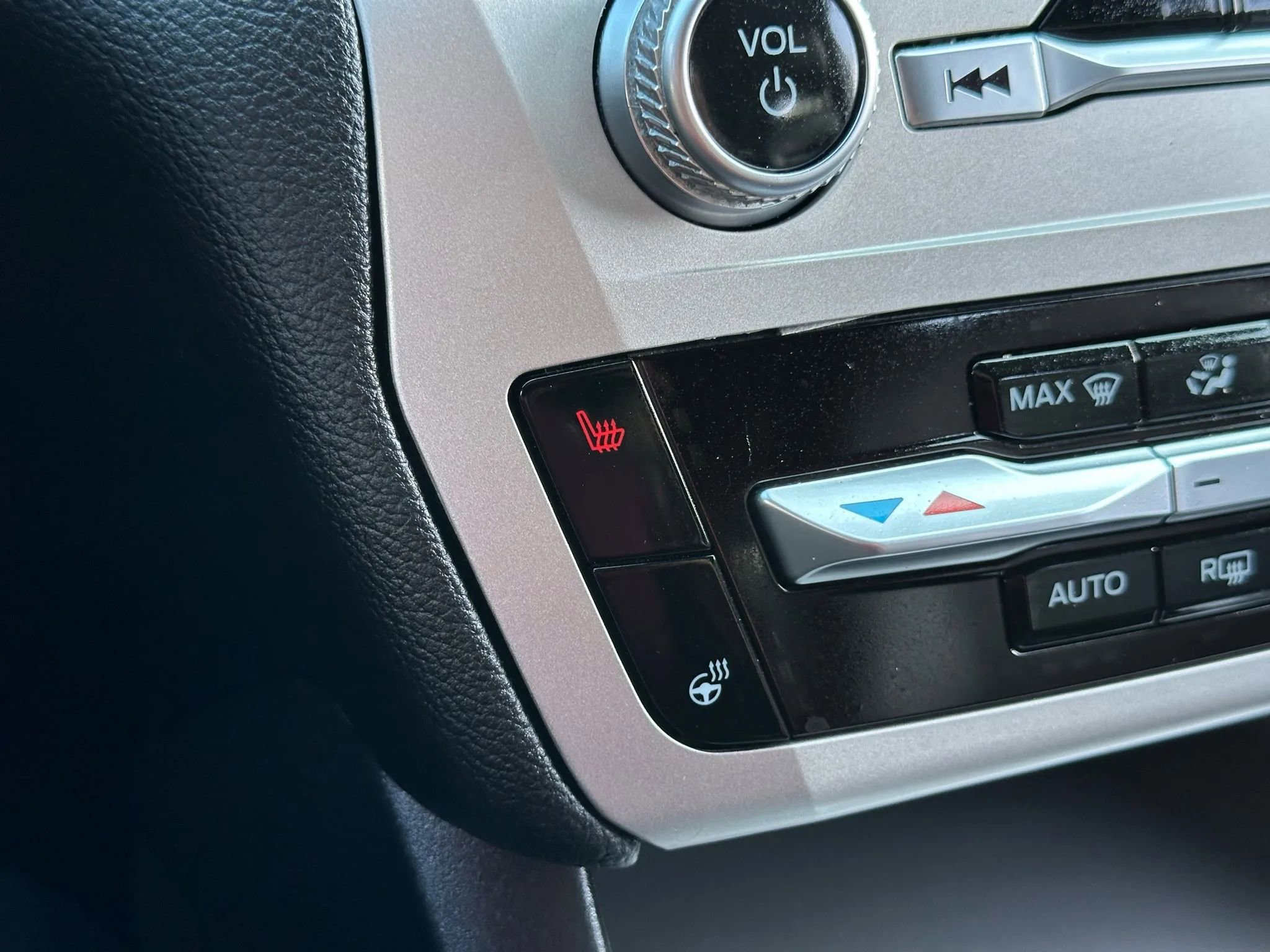 Used 2022 Ford Explorer XLT w/ Equipment Group 202A image 39