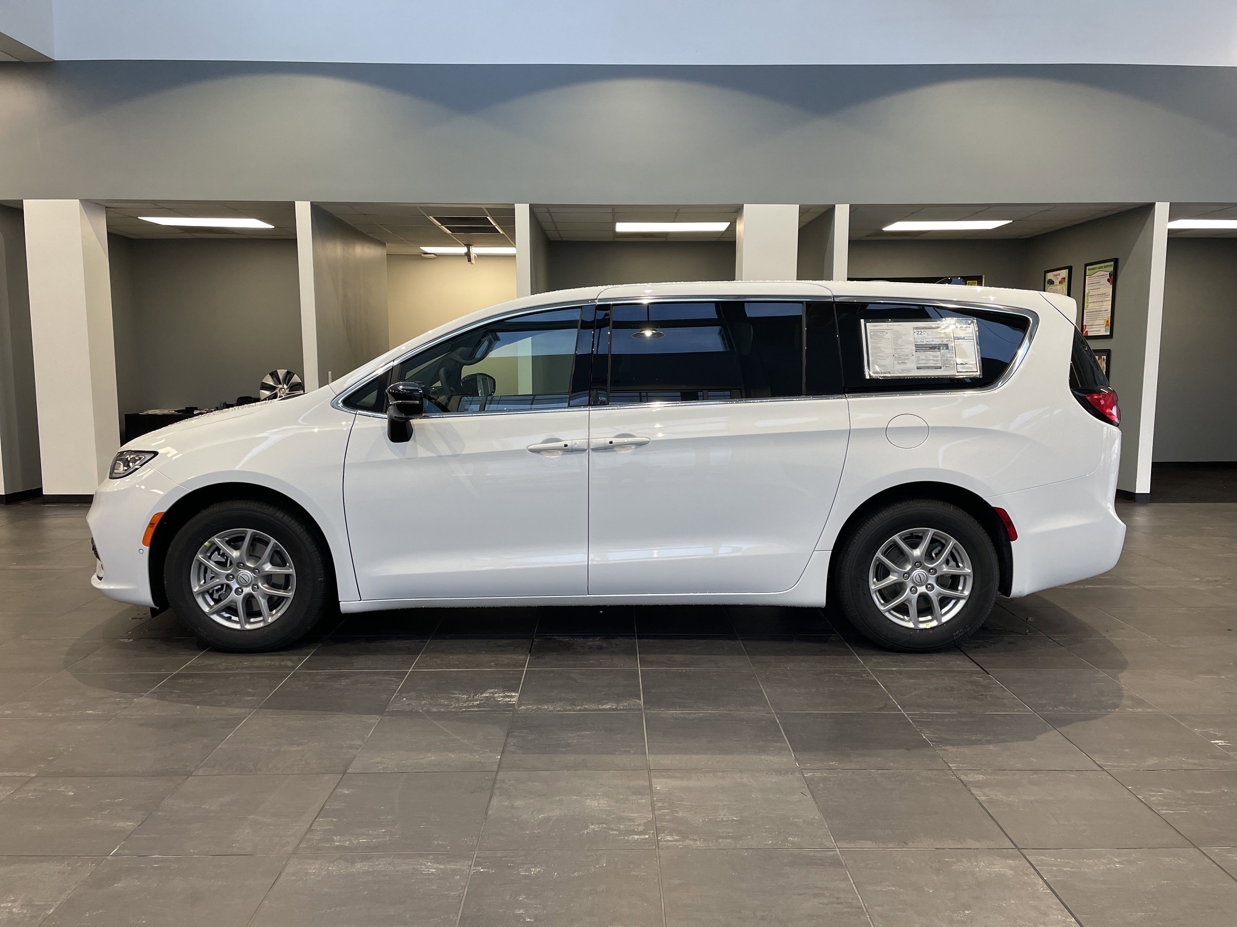 New 2026 Chrysler Pacifica Select image 7