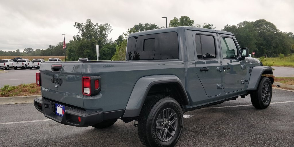 New 2025 Jeep Gladiator Sport image 19