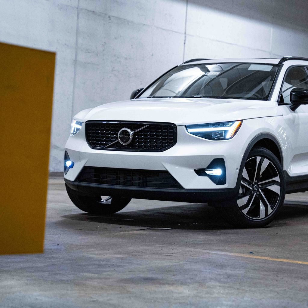 New 2026 Volvo XC40 B5 Ultra w/ Protection Package Premier AWD/4WD image 2