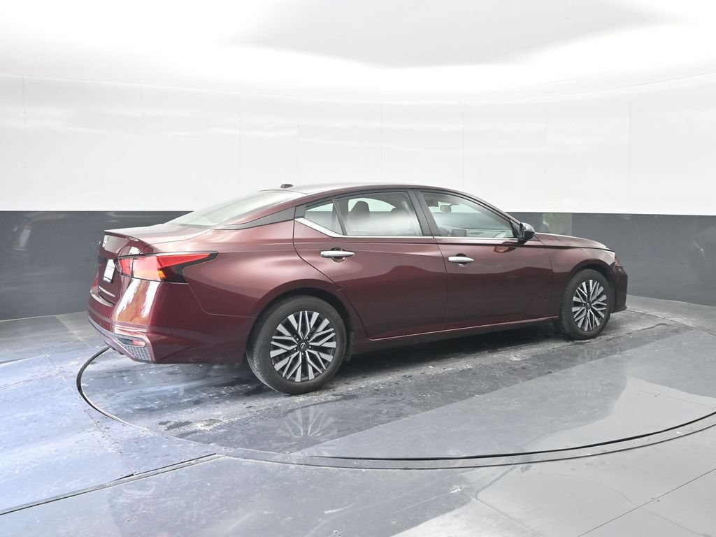 Used 2025 Nissan Altima 2.5 SV FWD image 15