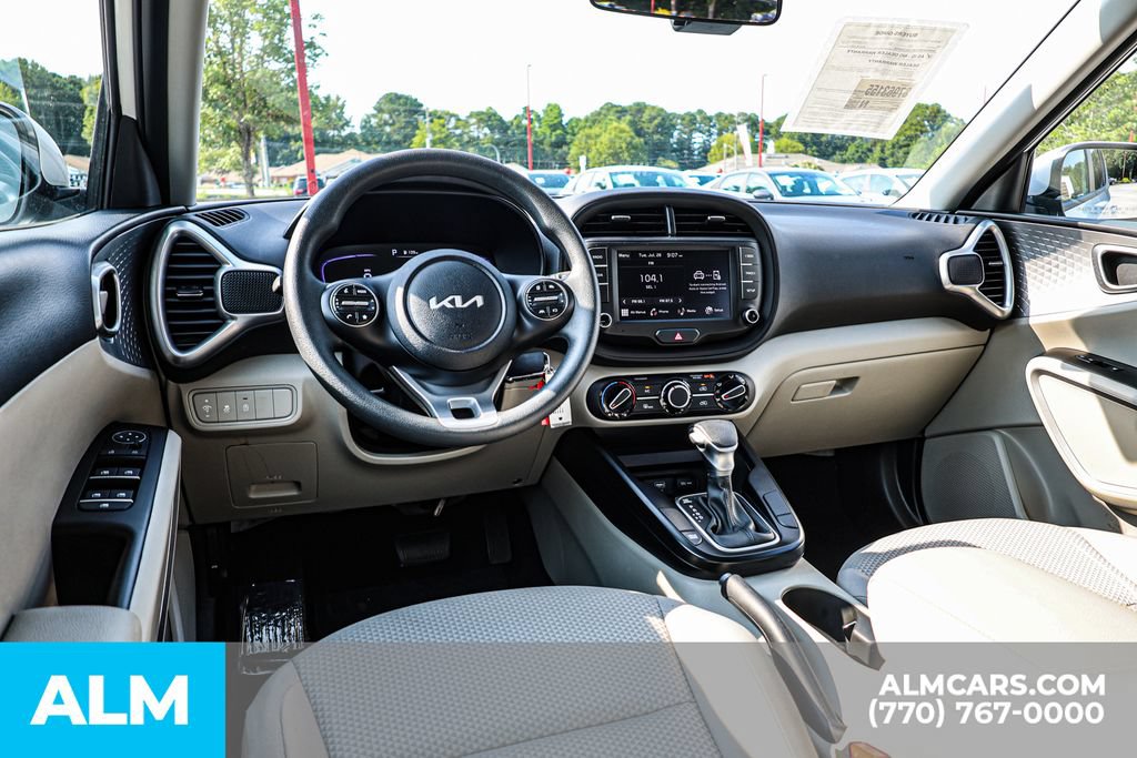 Used 2025 Kia Soul LX w/ LX Technology Package FWD image 27