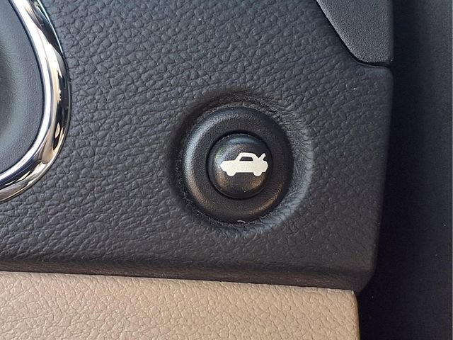 Used 2011 Chrysler 200 Limited FWD image 11