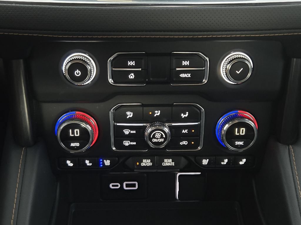 Used 2024 GMC Yukon AT4 w/ AT4 Premium Package AWD/4WD image 20