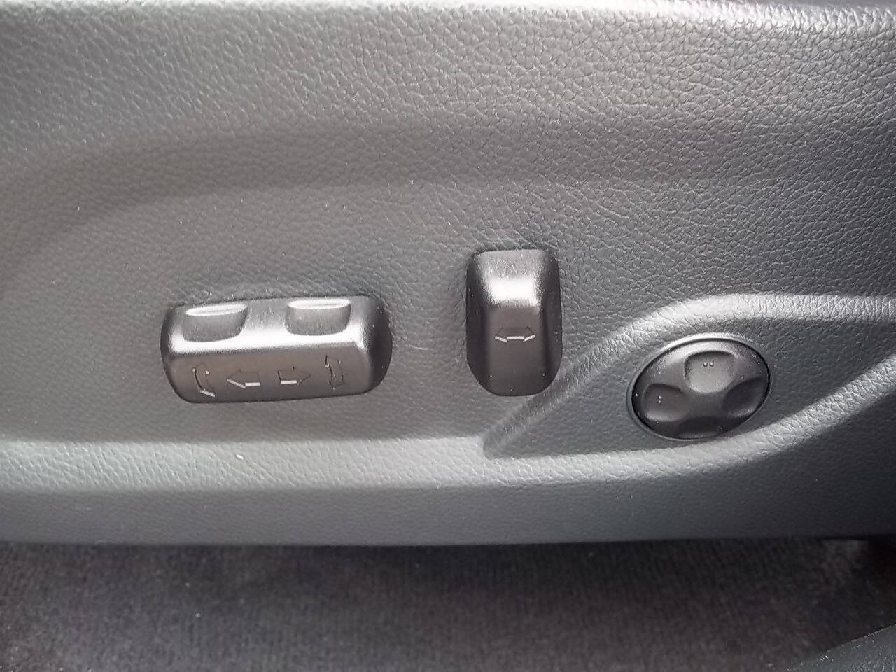 Used 2013 Hyundai Santa Fe Sport w/ Technology Pkg FWD image 15