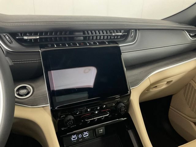 Used 2024 Jeep Grand Cherokee Limited w/ Luxury Tech Group II AWD/4WD image 16