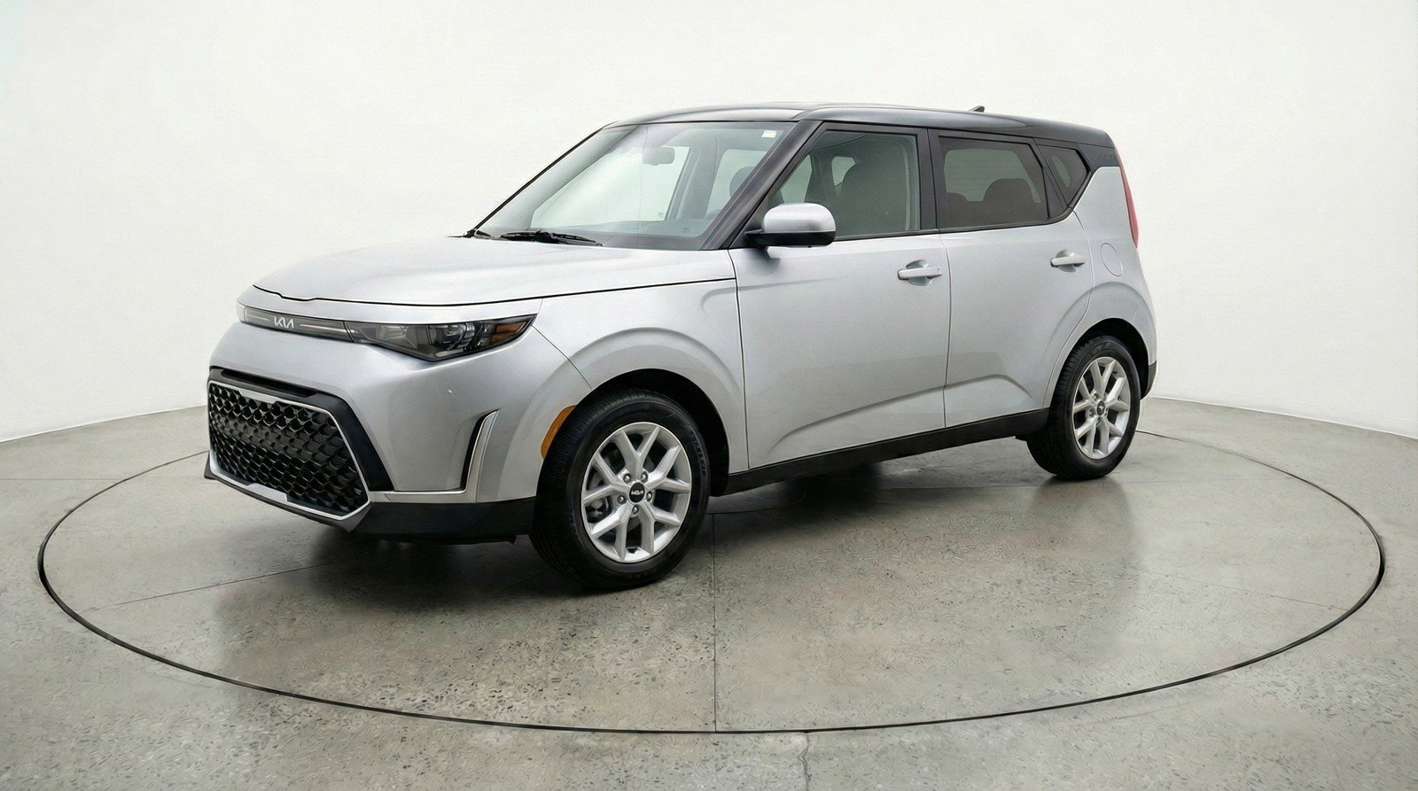 Used 2025 Kia Soul LX w/ LX Technology Package image 3