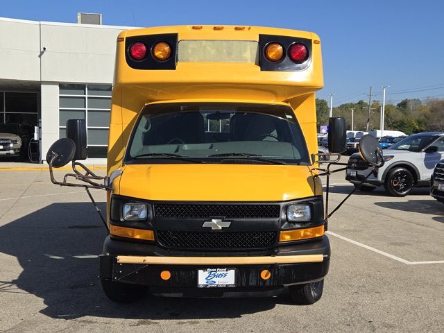 Used 2014 Chevrolet Express 4500 RWD image 2