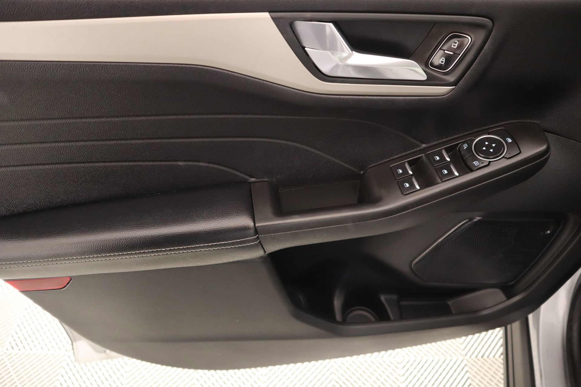 Used 2021 Ford Escape SE image 14