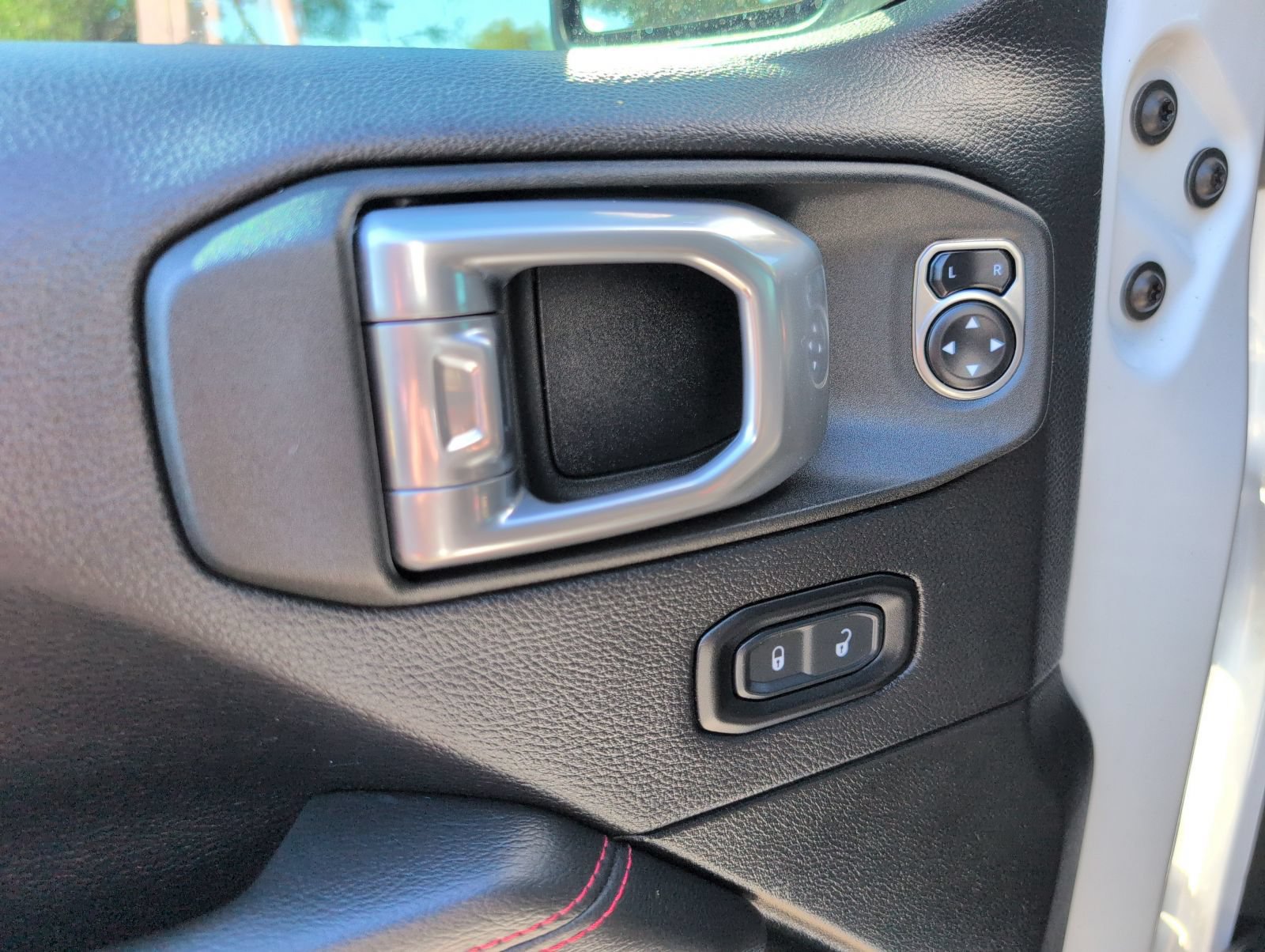 Used 2021 Jeep Wrangler Unlimited Rubicon AWD/4WD image 8