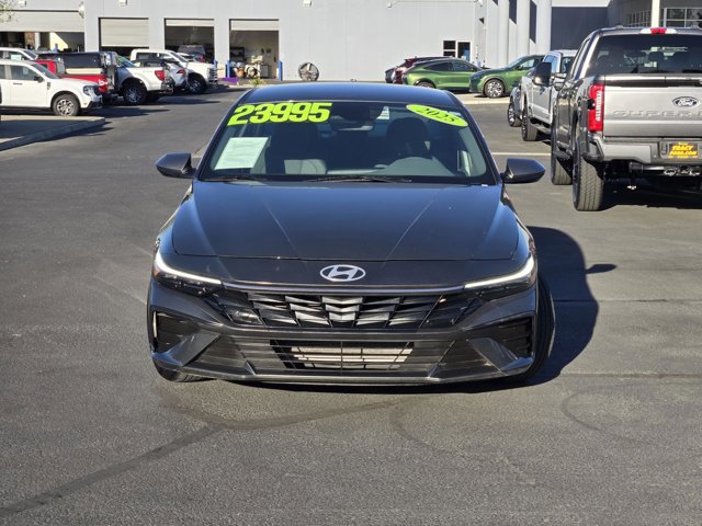 Used 2025 Hyundai Elantra SE FWD image 2