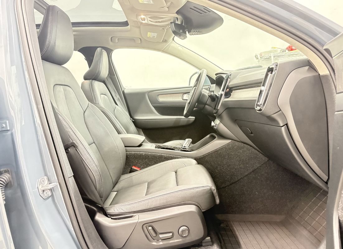 Used 2021 Volvo XC40 T5 Inscription w/ Advanced Package image 15