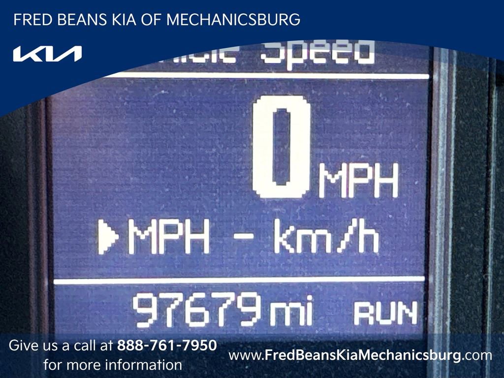 Used 2014 Chrysler Town & Country Touring FWD image 8