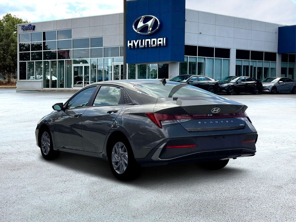 New 2026 Hyundai Elantra Hybrid FWD image 6