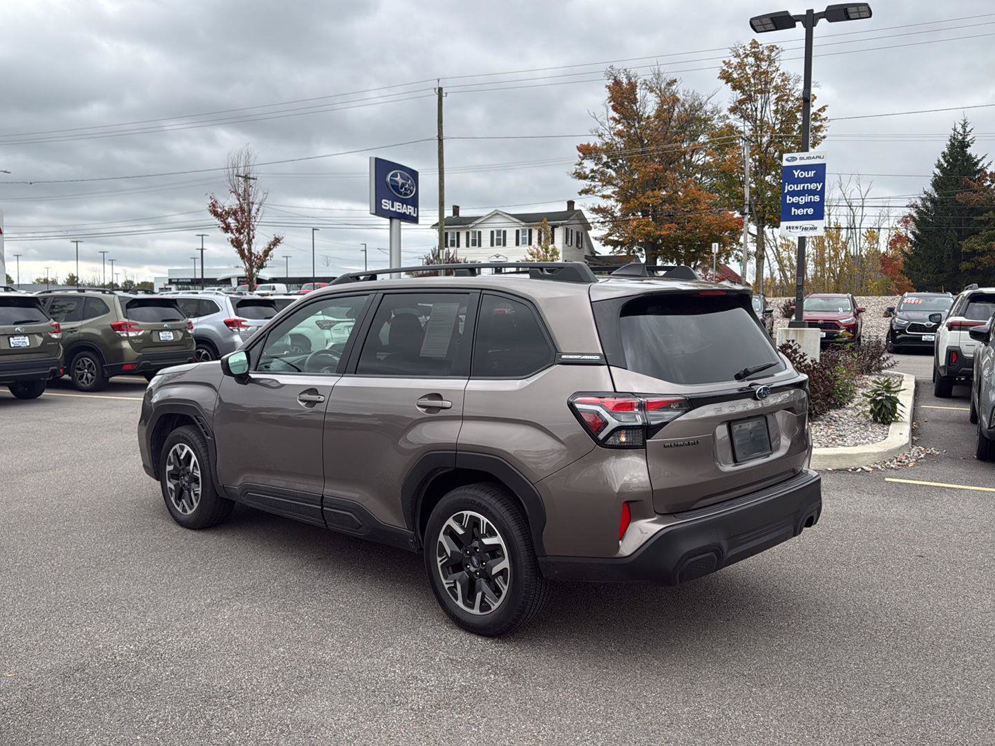 Used 2025 Subaru Forester Premium AWD/4WD image 5