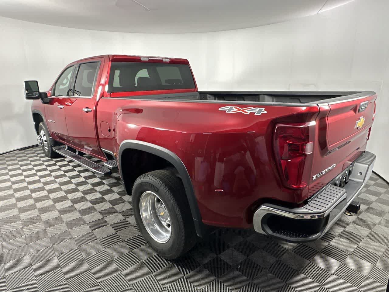 Used 2025 Chevrolet Silverado 3500 LTZ w/ LTZ Convenience Package AWD/4WD image 6