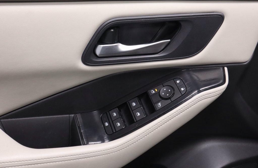 Certified 2025 Nissan Rogue SV image 22