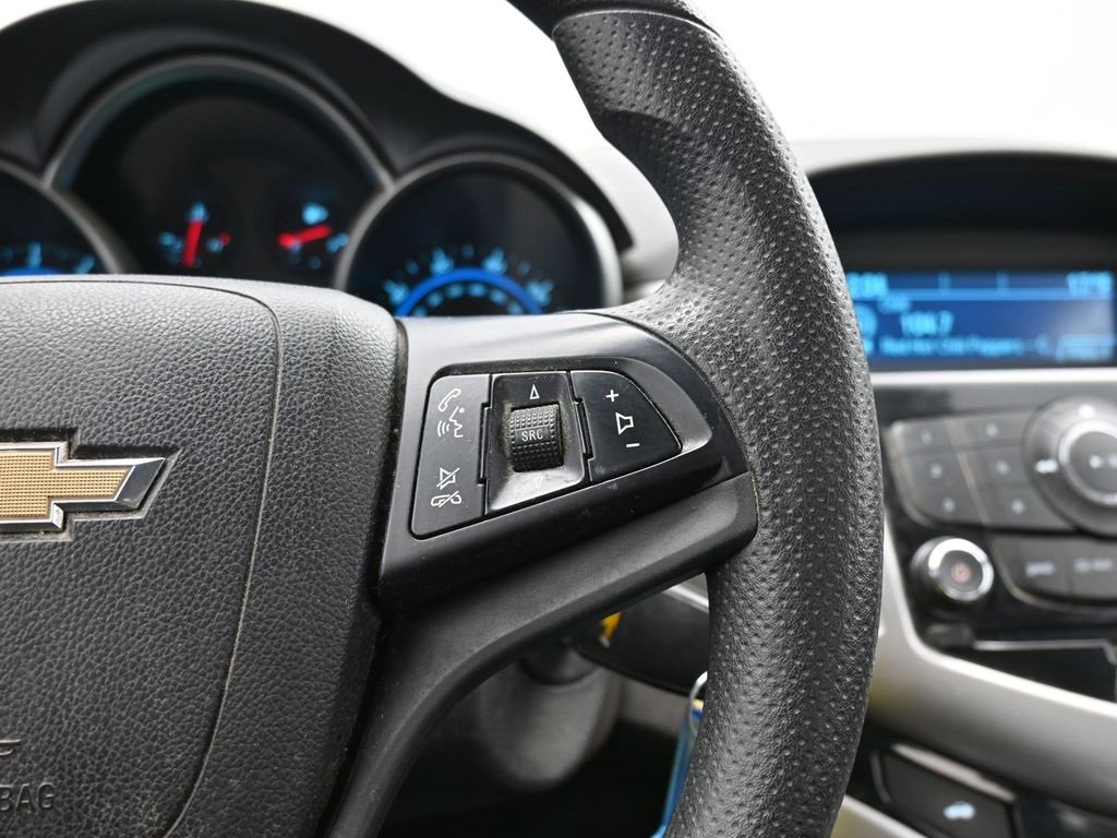 Used 2015 Chevrolet Cruze LT image 44