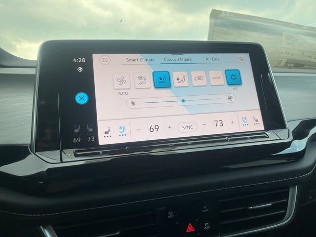 New 2026 Volkswagen Atlas Cross Sport SE image 21