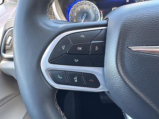 Used 2023 Chrysler Pacifica Limited image 19
