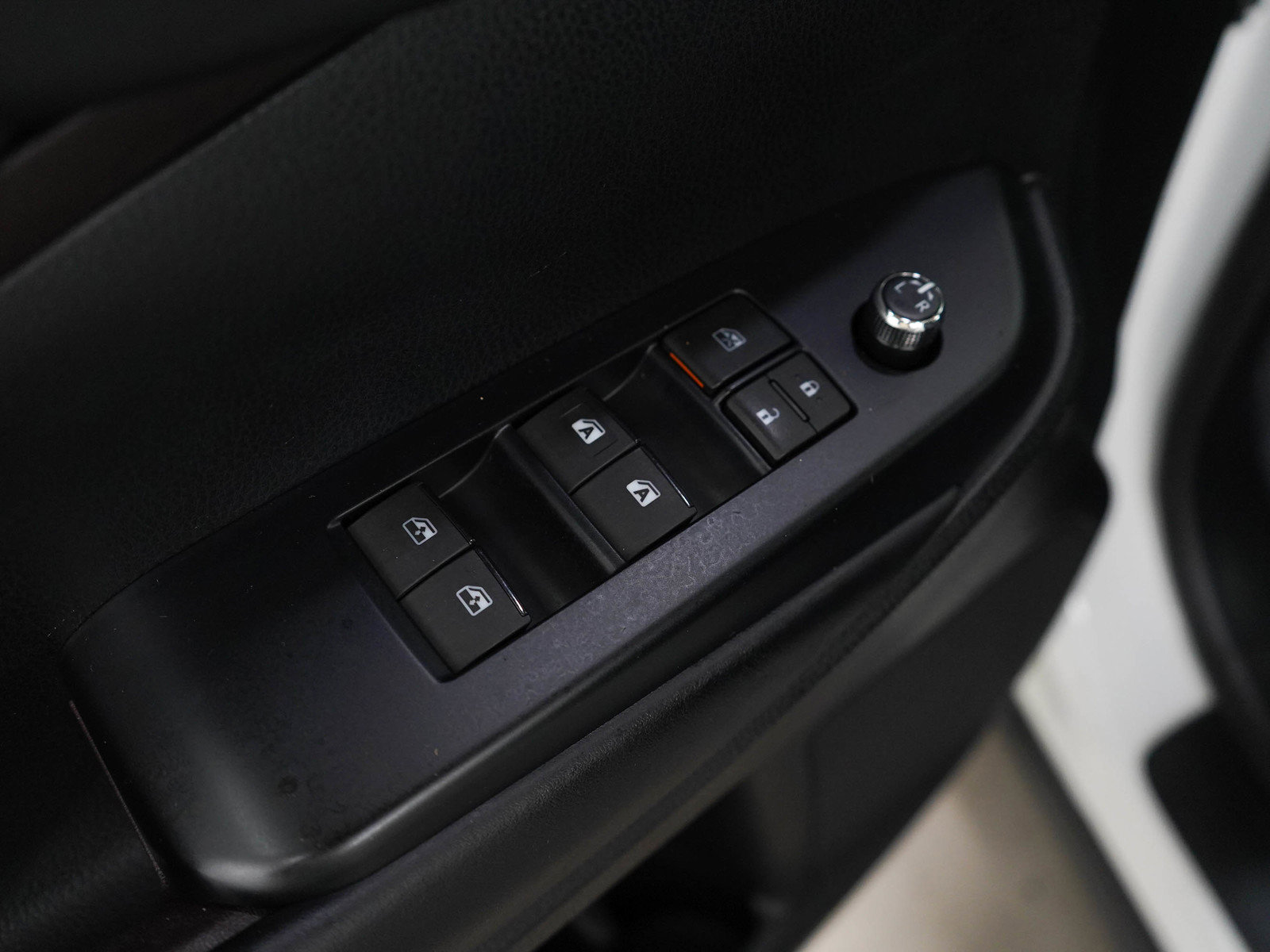 Used 2018 Toyota Highlander XLE AWD/4WD image 22