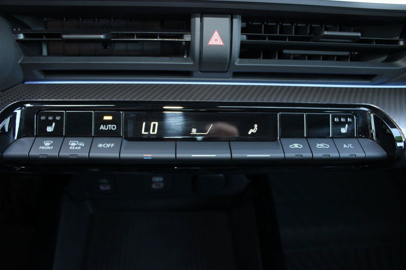 Used 2025 Toyota Prius XLE FWD image 23