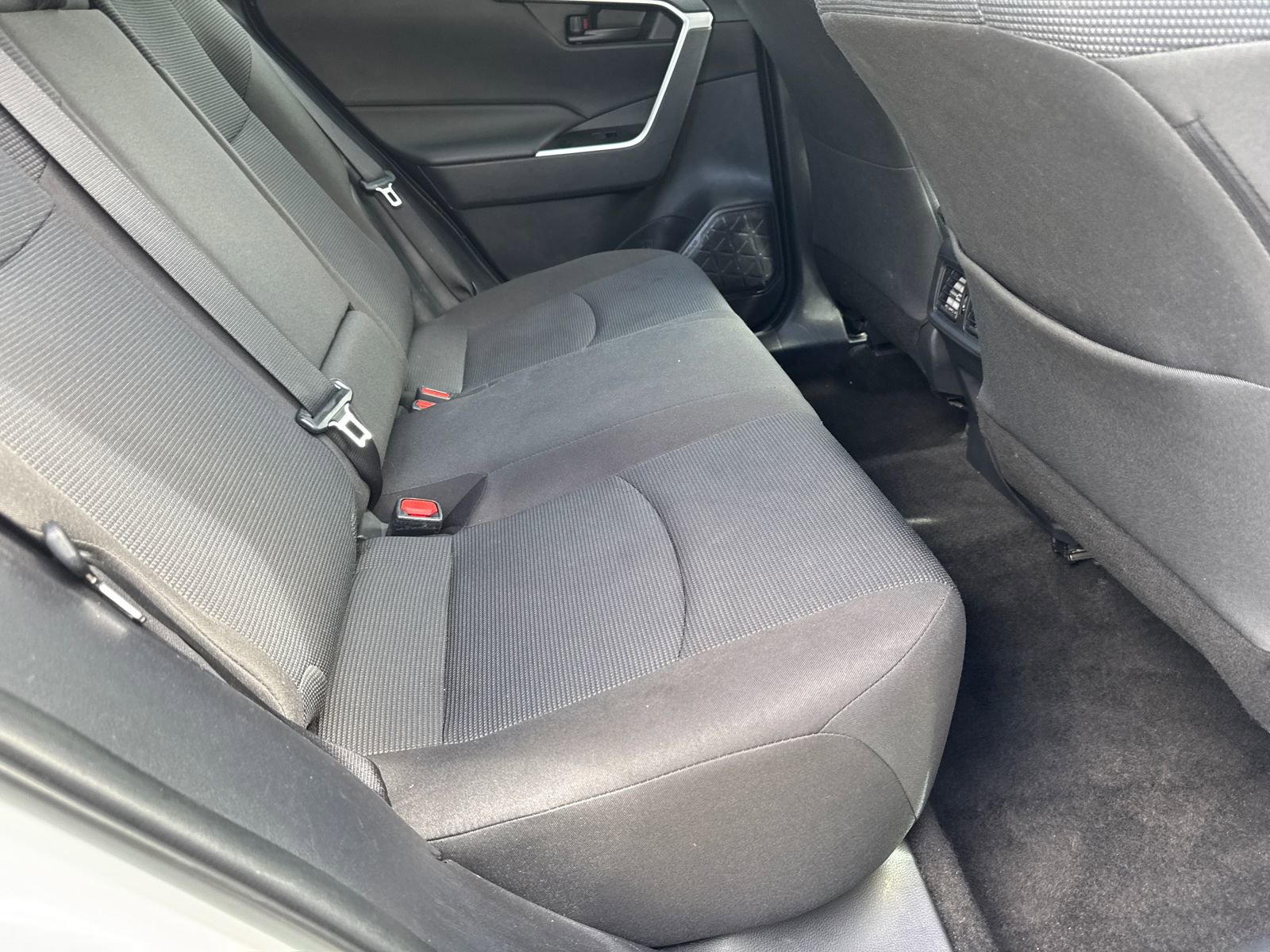 Used 2022 Toyota RAV4 LE image 15