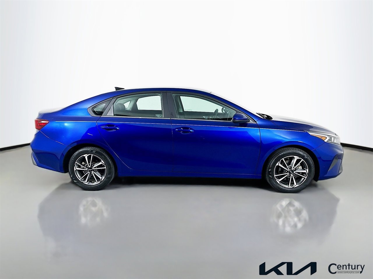 Certified 2022 Kia Forte LXS FWD image 4