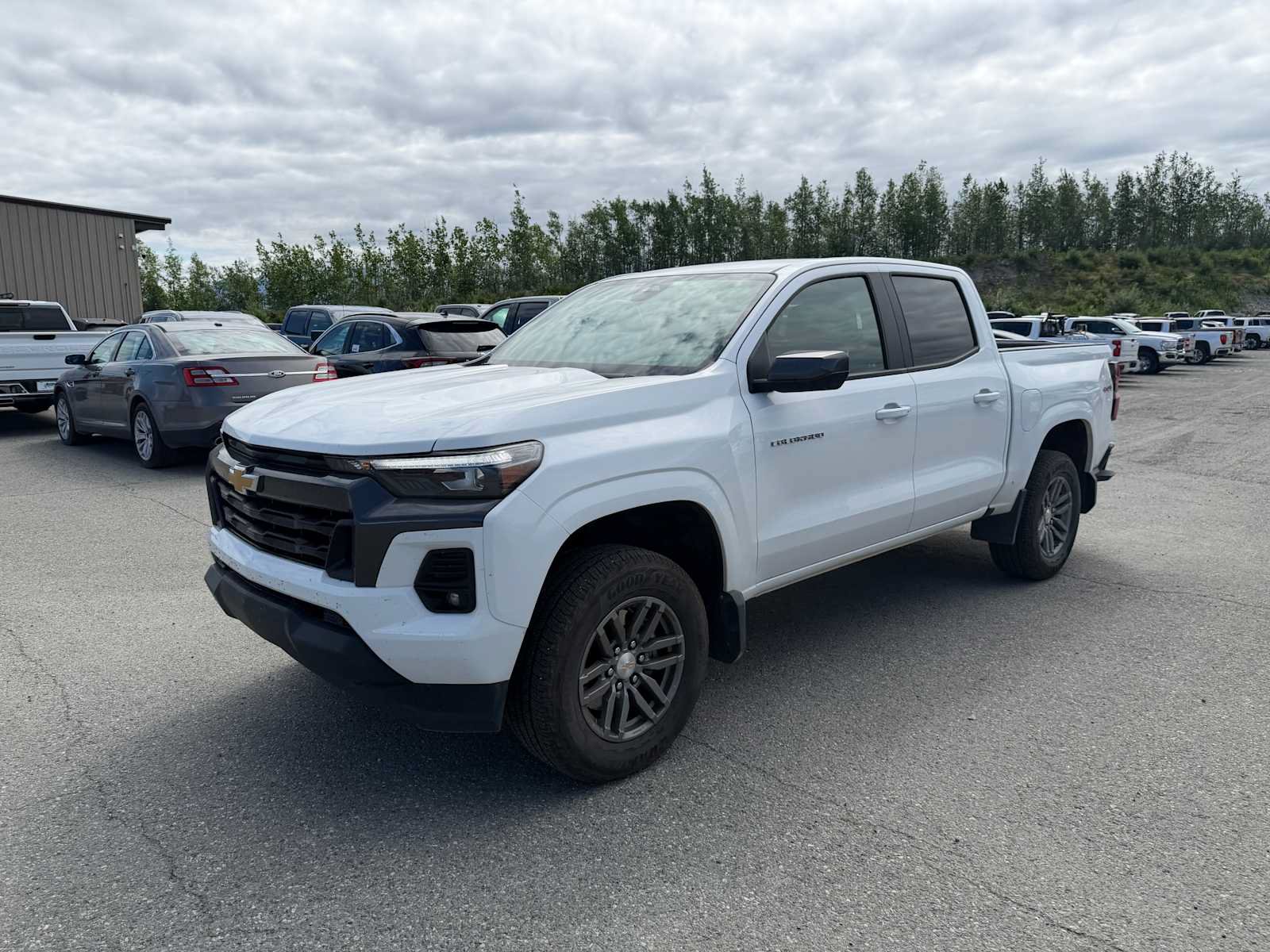 Used 2024 Chevrolet Colorado LT w/ LT Convenience Package III AWD/4WD image 3