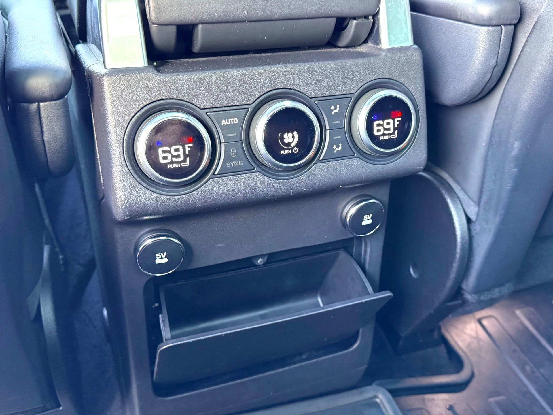 Used 2018 Land Rover Discovery HSE image 26