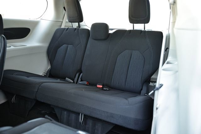Used 2022 Chrysler Voyager LX image 29