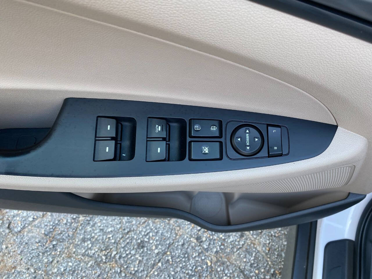 Used 2017 Hyundai Tucson Sport w/ Cargo Package AWD/4WD image 17