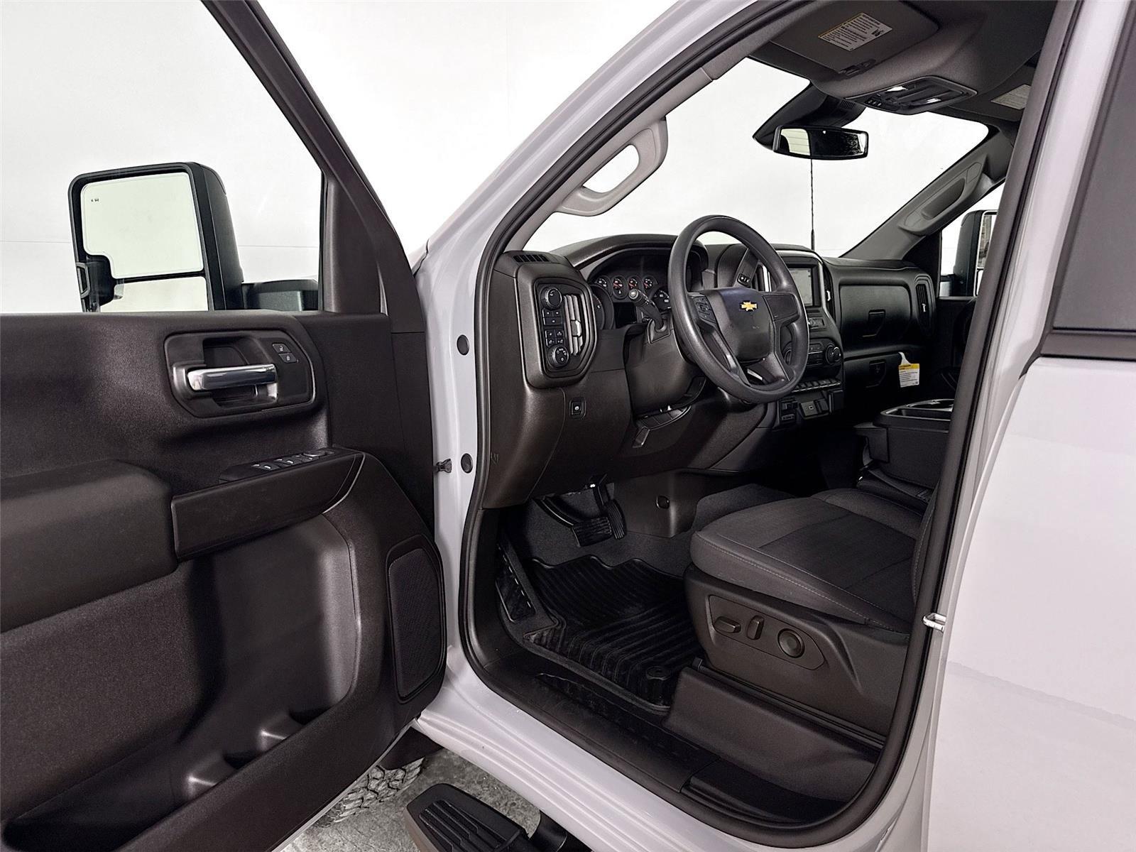 Used 2025 Chevrolet Silverado 2500 Custom w/ Custom Value Package AWD/4WD image 3