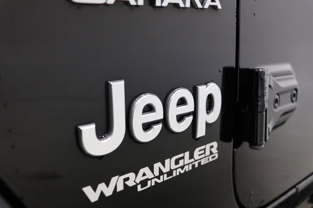 Used 2018 Jeep Wrangler Unlimited Sahara w/ Cold Weather Group image 12