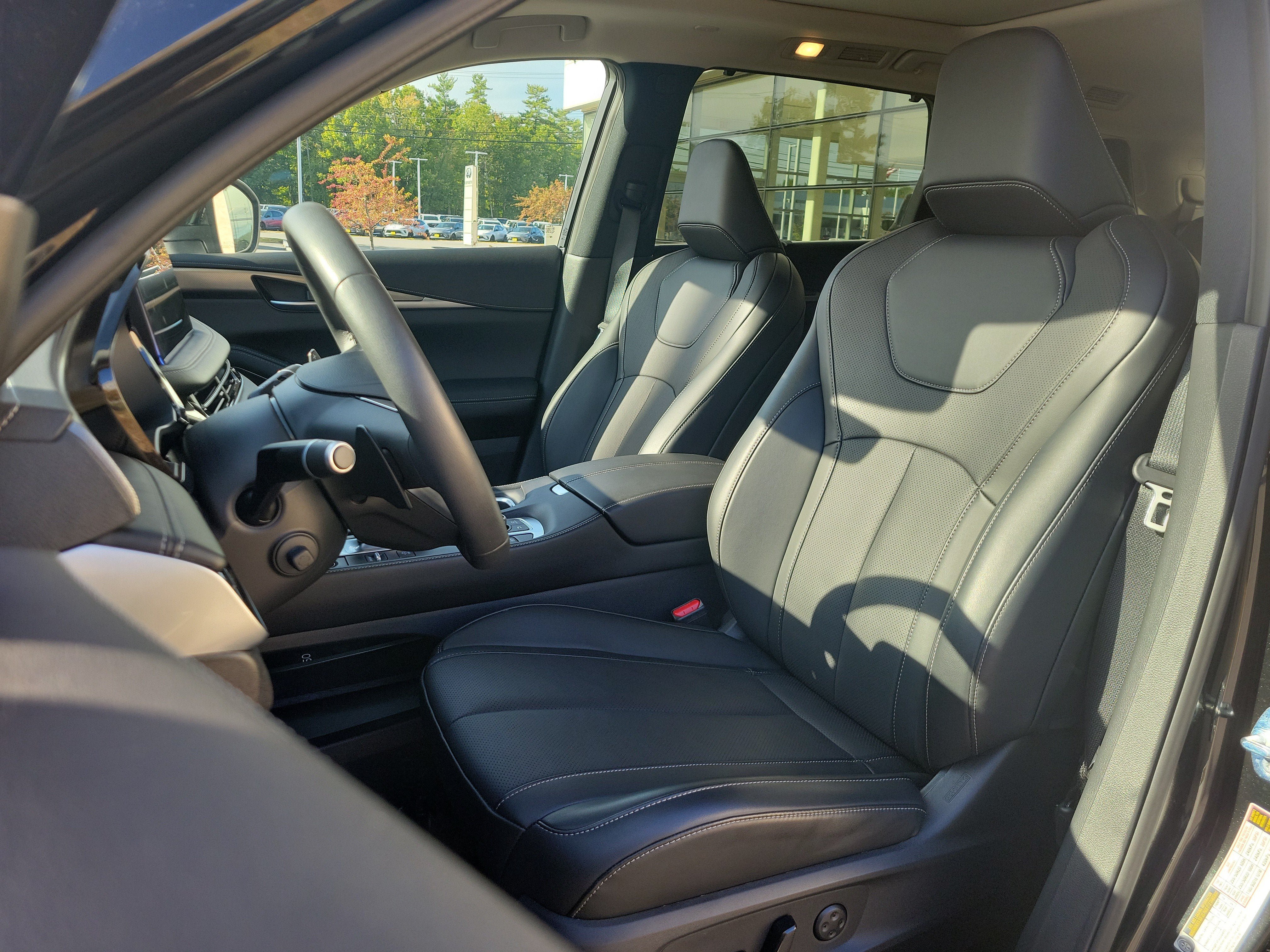 Used 2026 INFINITI QX60 Luxe w/ Cargo Package AWD/4WD image 4