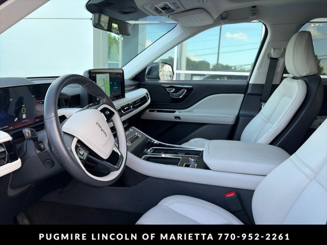 Used 2025 Lincoln Aviator 2WD image 3