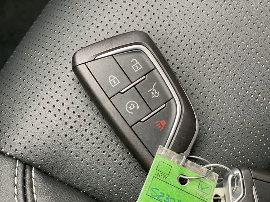Certified 2025 Cadillac Lyriq Luxury AWD/4WD image 28