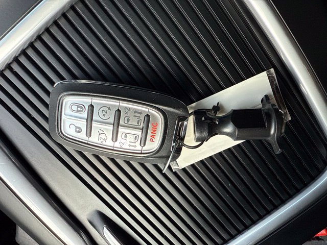 Used 2024 Chrysler Pacifica Limited FWD image 30