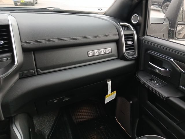 New 2026 RAM 4500 4x4 Crew Cab DRW w/ Laramie Trim Package image 32