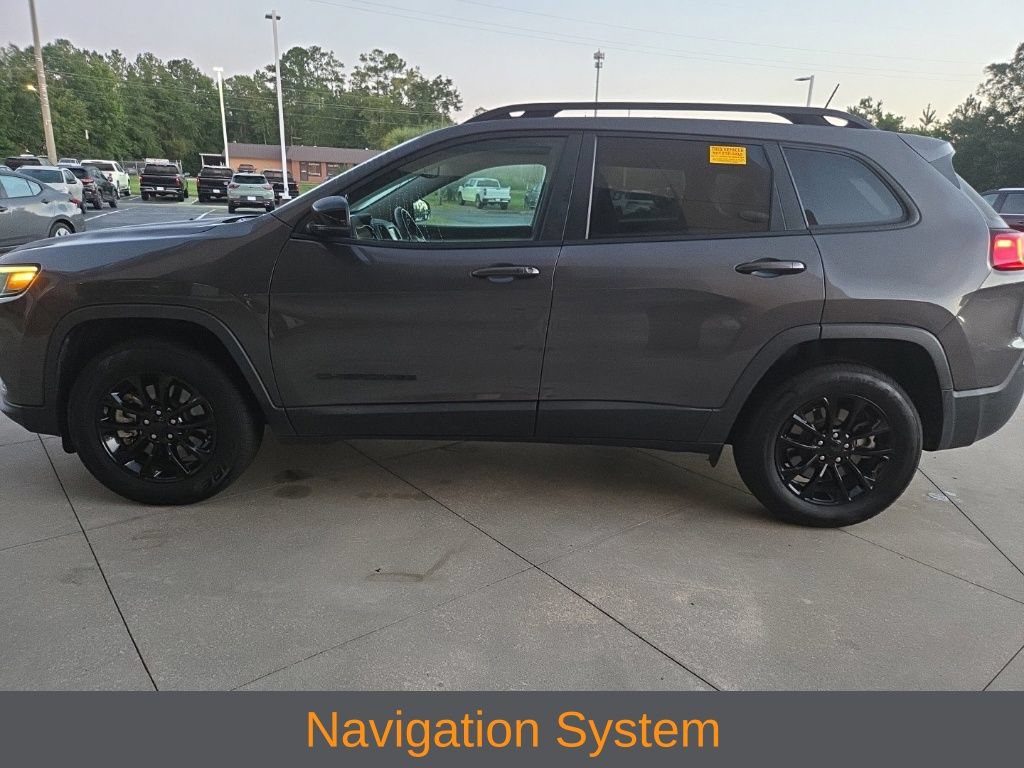 Used 2023 Jeep Cherokee Altitude Lux AWD/4WD image 3