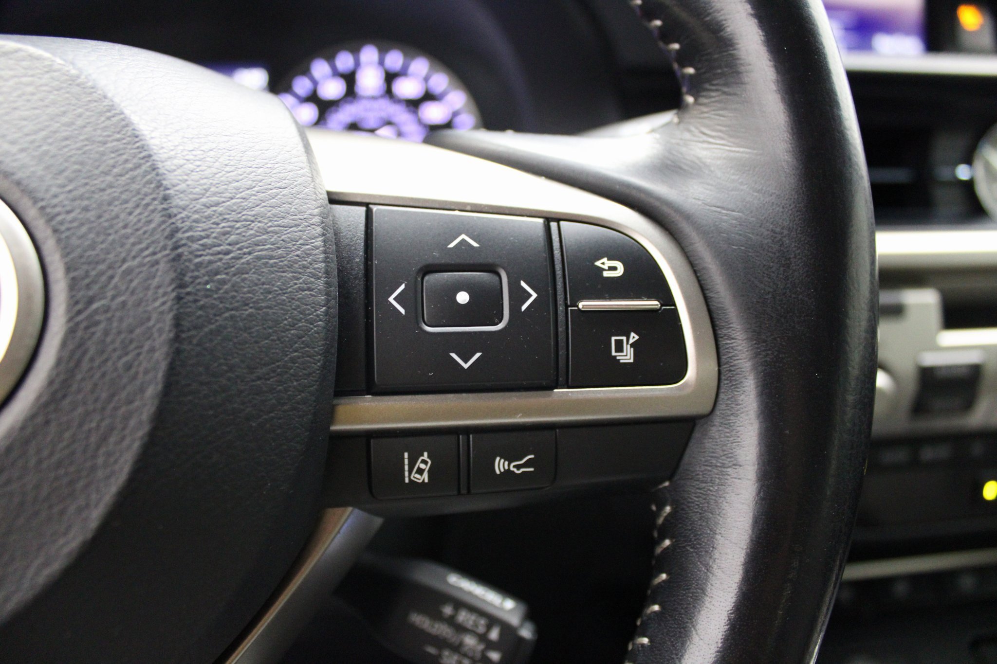 Used 2018 Lexus ES 300h image 39