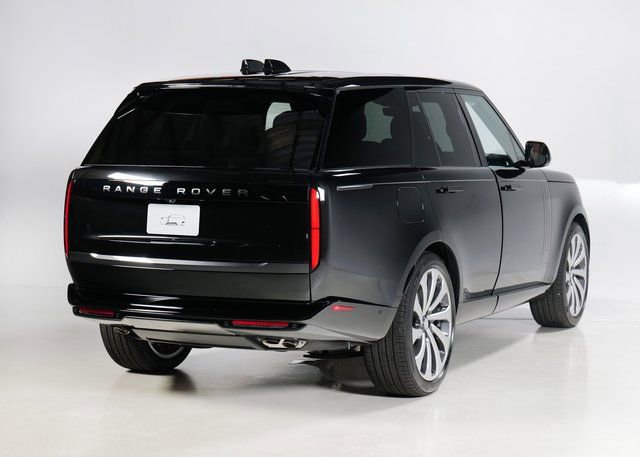 New 2025 Land Rover Range Rover SE image 2