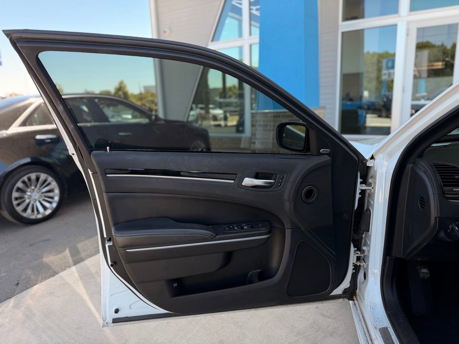 Used 2022 Chrysler 300 S w/ Comfort Group RWD image 17