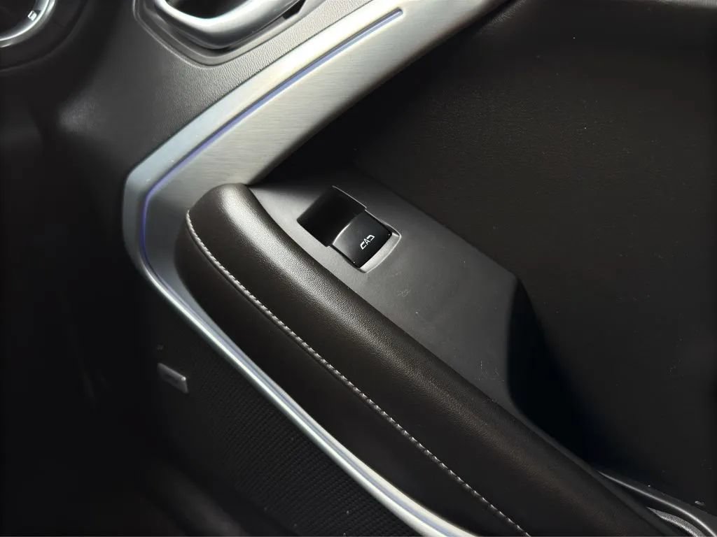 Used 2017 Chevrolet Camaro SS RWD image 15